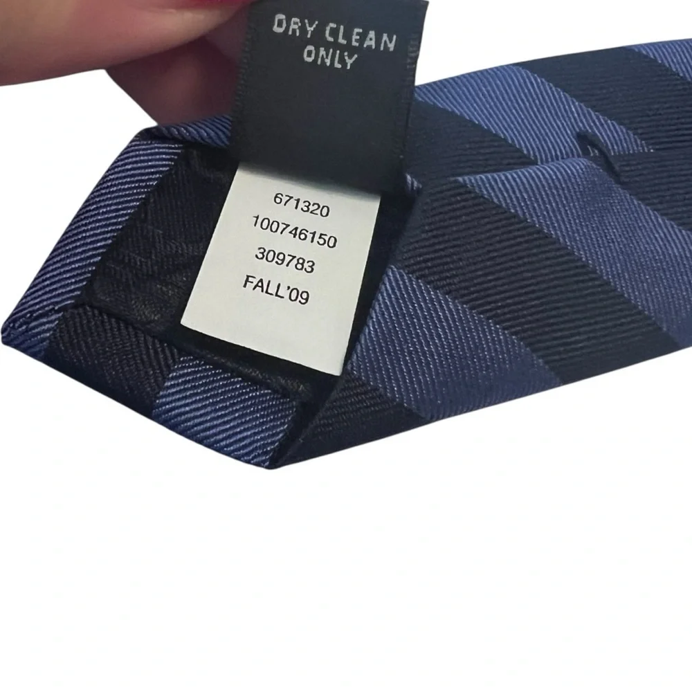 Banana Republic Men's‎ Tie 100% Silk Blue Navy Diagonal Stripe Made in Turkey